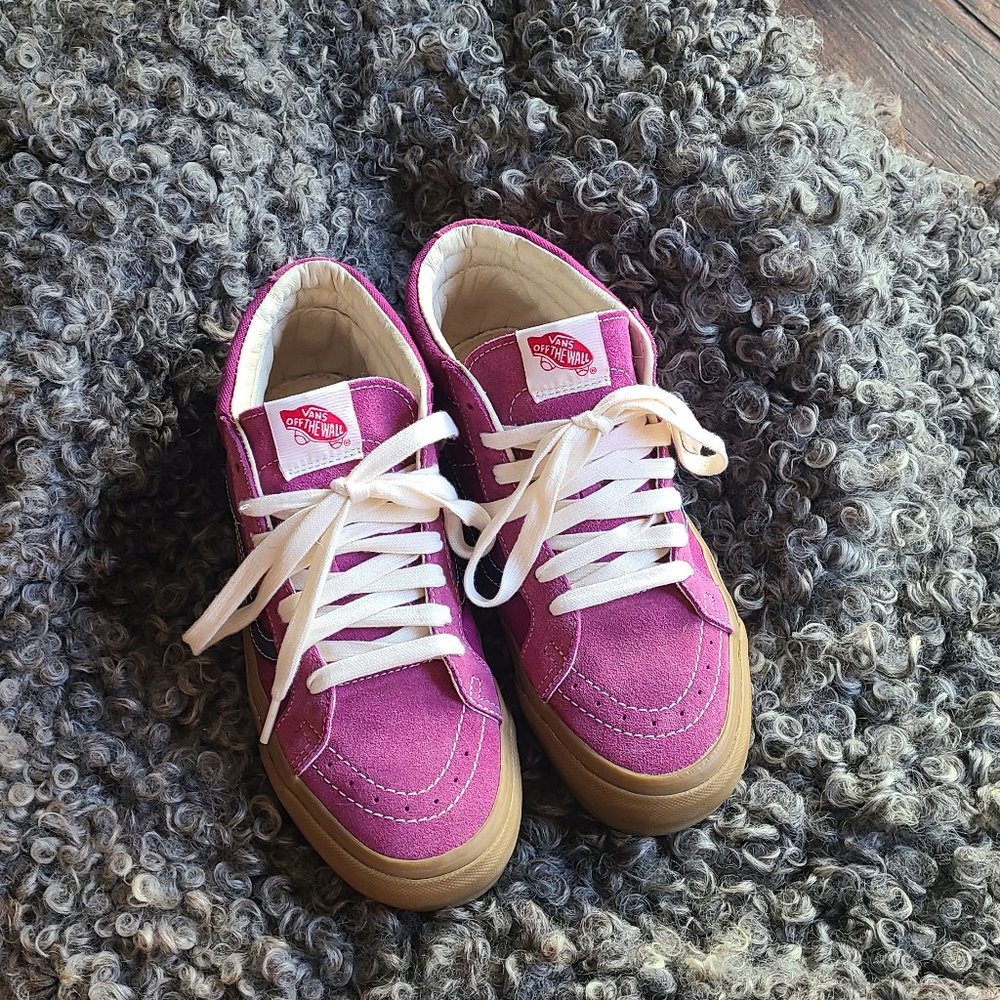NWOT Retro Purple Suede Sk8-Mid